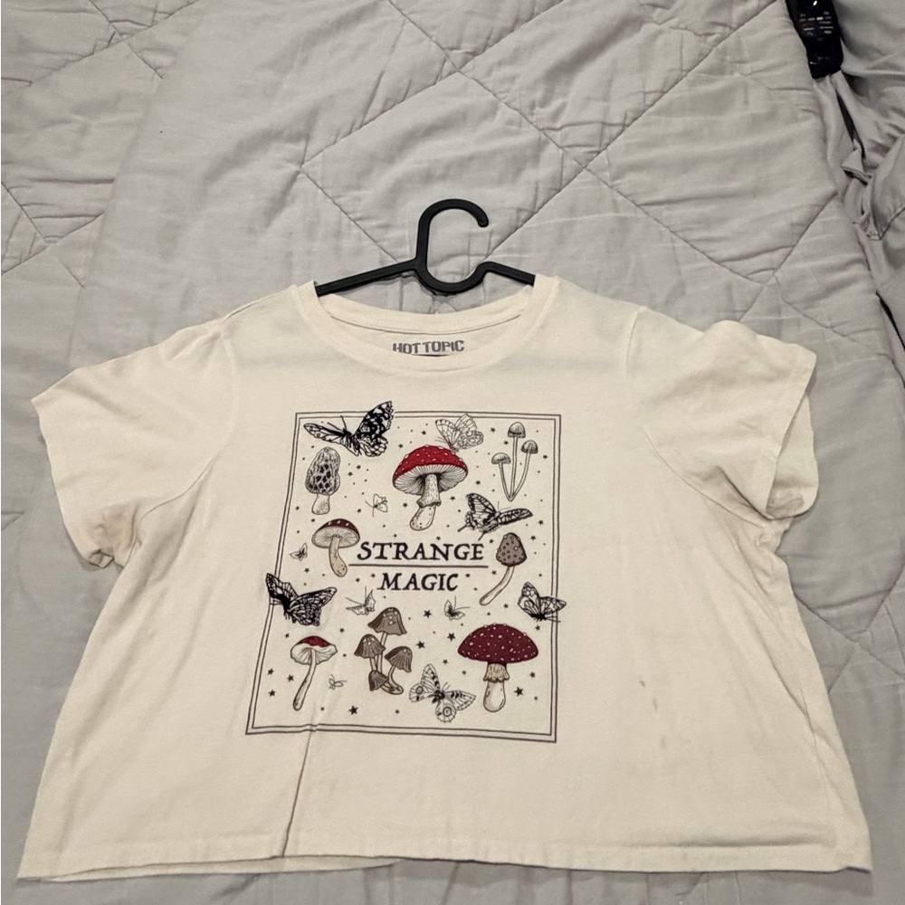 Hot Topic Cream 'Strange Magic' Kids T-Shirt